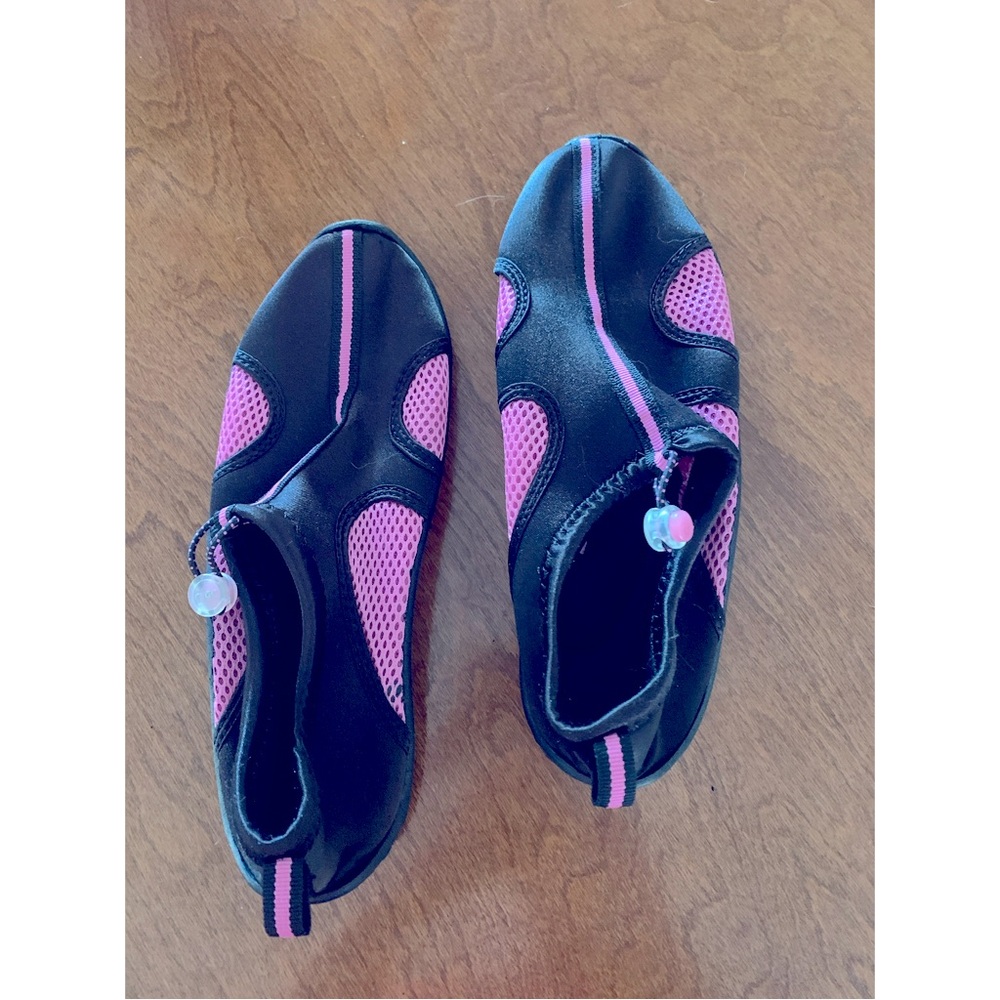 Athletech Womens Water Shoes in Black & Hot Pink, Size M (7-8)